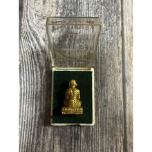 โหลดรูปภาพลงในเครื่องมือใช้ดูของ Gallery Buddhist Monk Inspired Thai Amulet Coin From Wat Thasung Cultural Keepsake 
Som

