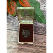 โหลดรูปภาพลงในเครื่องมือใช้ดูของ Gallery Buddhist Monk Inspired Thai Amulet With Original Box 
Thai Amulet Coin From Wat
